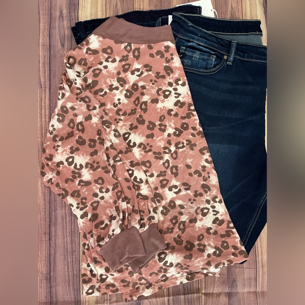 Leopard Print Crew Neck Sweater